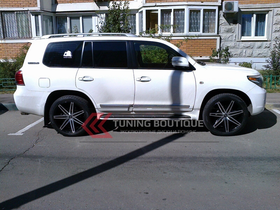 Toyota LC200 на 22" дисках Lexani Johnson 2 фото 1